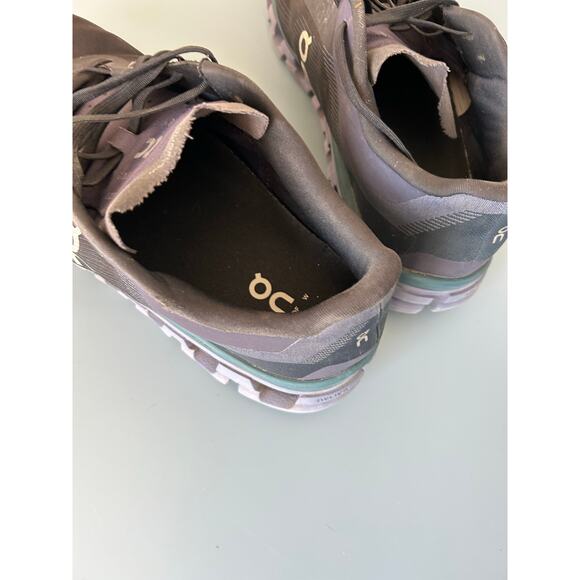 On Running Men\'s Cloudflow 4 size 11 black some wear